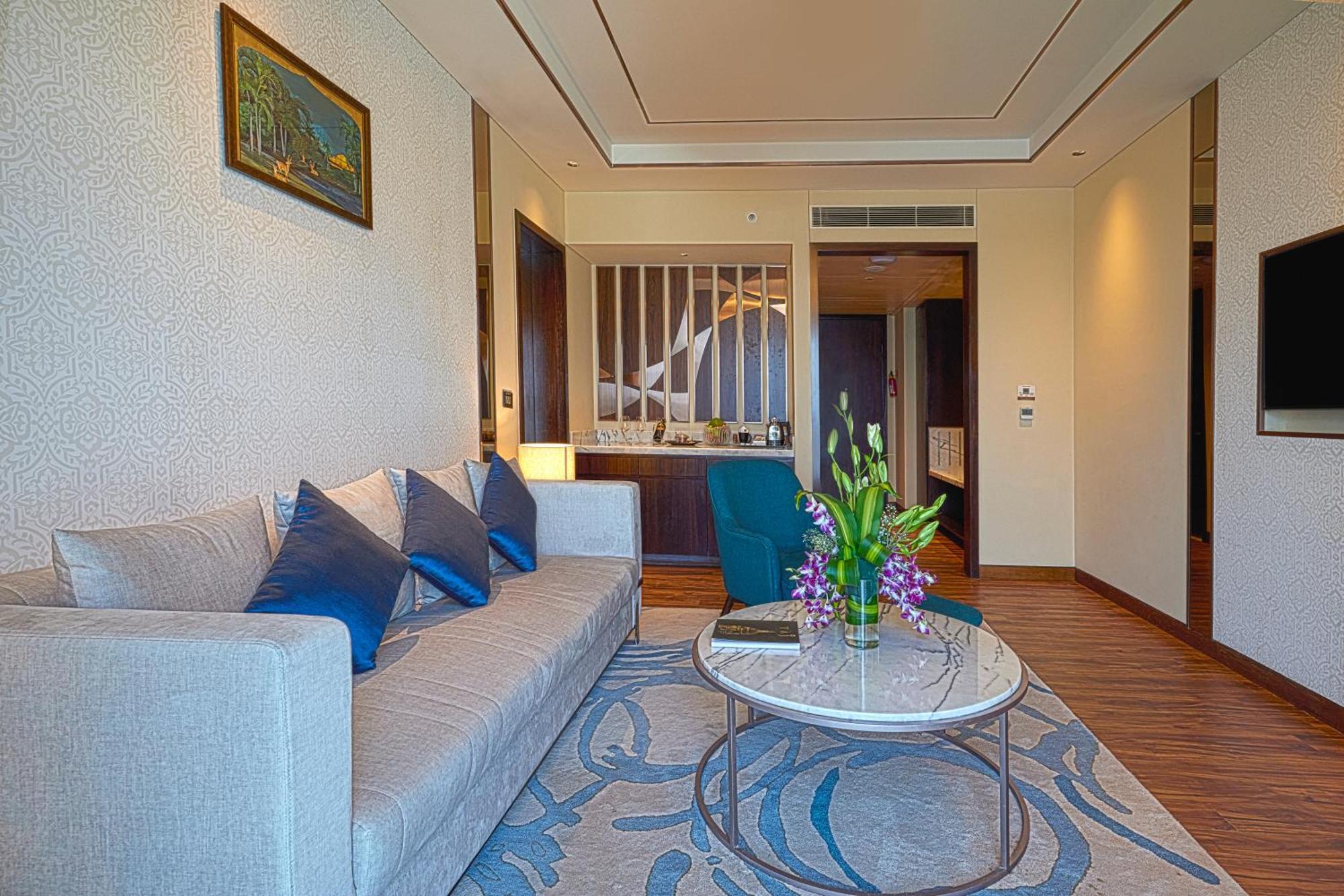 Taj Bangalore Devanahalli Zewnętrze zdjęcie A suite at the hotel